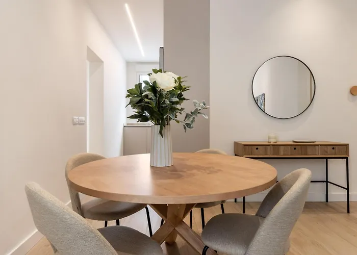 Trendy Malasana Apartment For 4 Ideal Madrid Getaway, Madera II