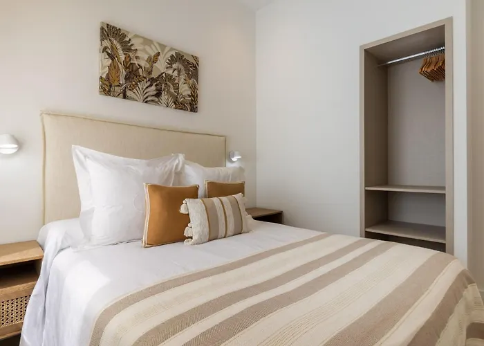 Trendy Malasana Apartment For 4 Ideal Madrid Getaway, Madera II