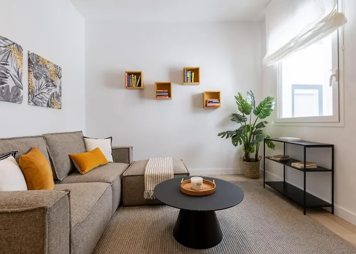 Trendy Malasana Apartment For 4 Ideal Madrid Getaway, Madera II